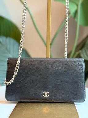 Chanel ‘Caviar Leather Yen Continental Wallet’